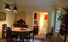 Vintage Studio Apartment, Garden And Free Parking