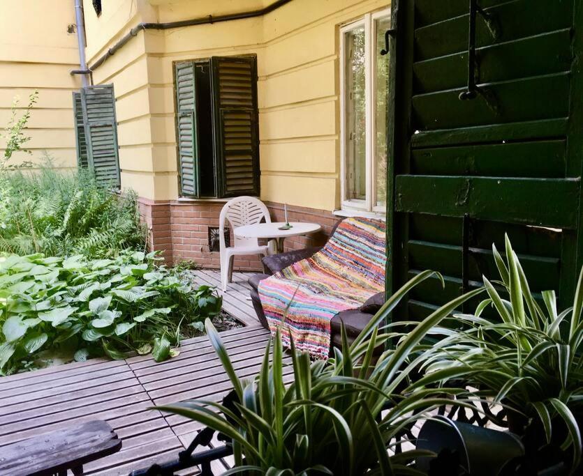 Vintage Studio Apartment, Garden And Free Parking Budapest Esterno foto